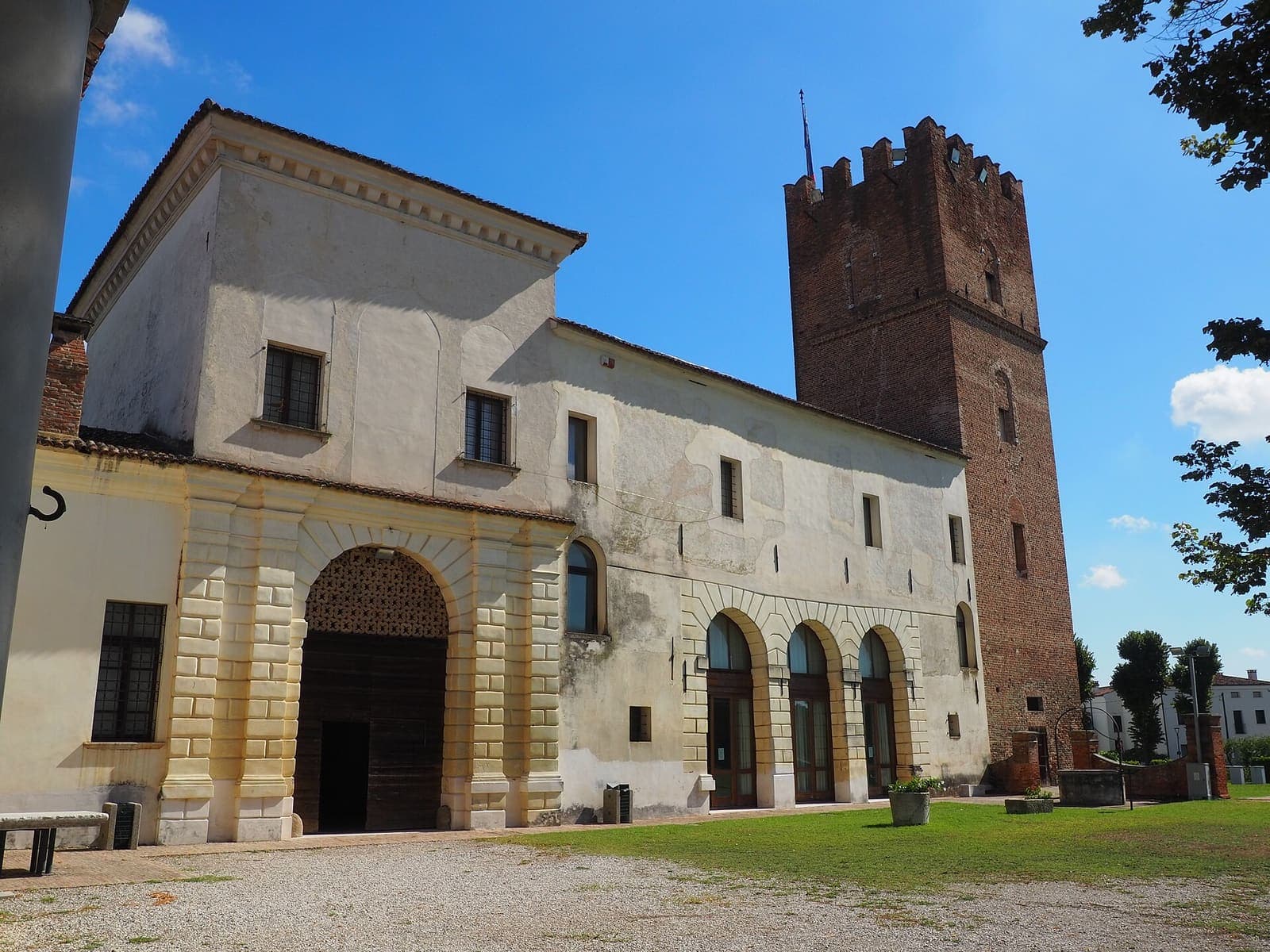 Il castello Estense di Arquà Polesine con la torre merlata