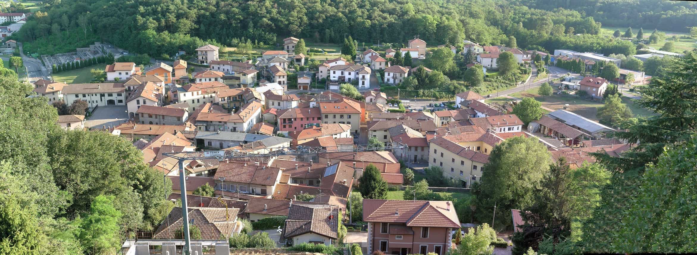 Panorama di Oltrona di San Mamette dal campanile del santuario
