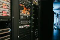 Rack di server in una sala data center